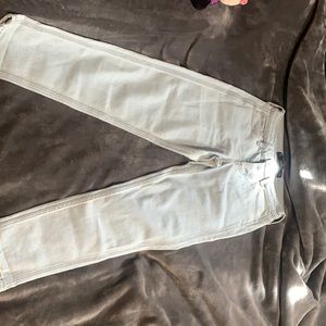 Low-rise crop boyfriend